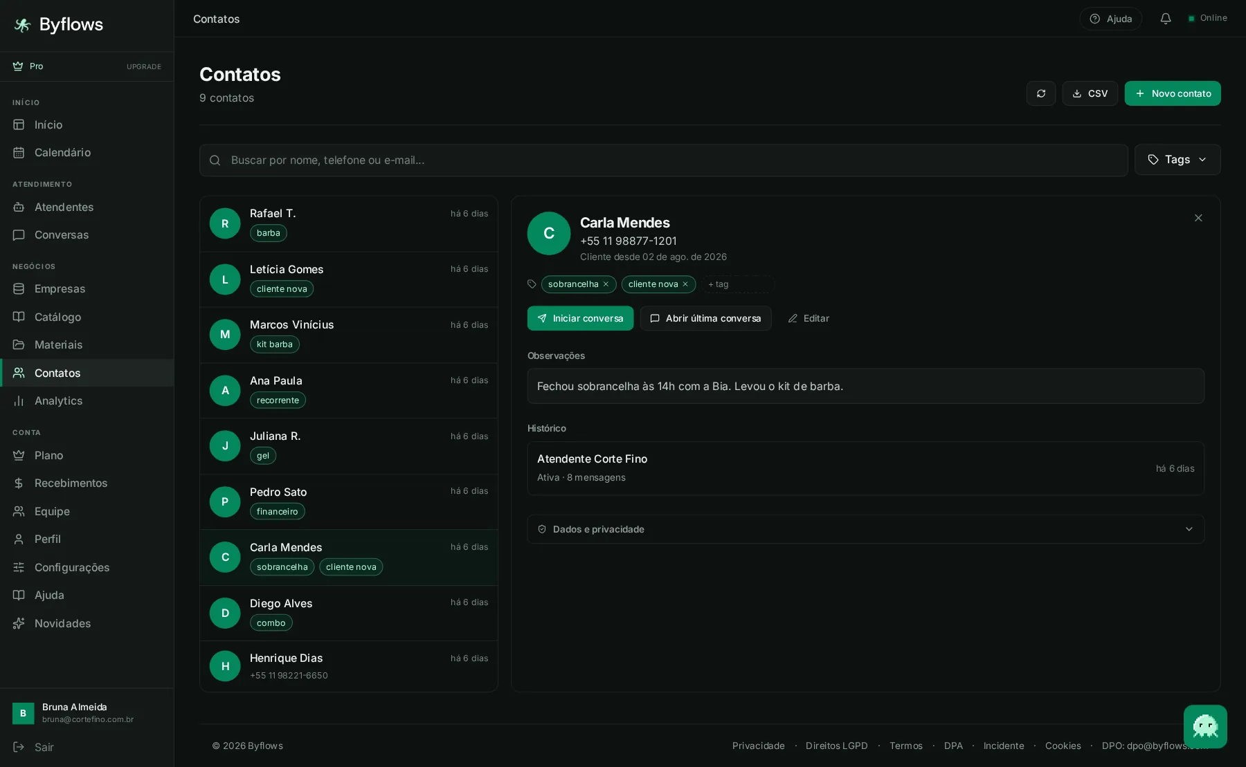 Tela de contatos com etiquetas e histórico de cada cliente